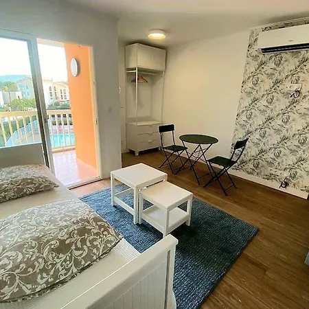 Vue - Parking - Piscine - *